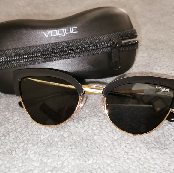 Brand New VOGUE Sunglasses - Picture 1 of 2